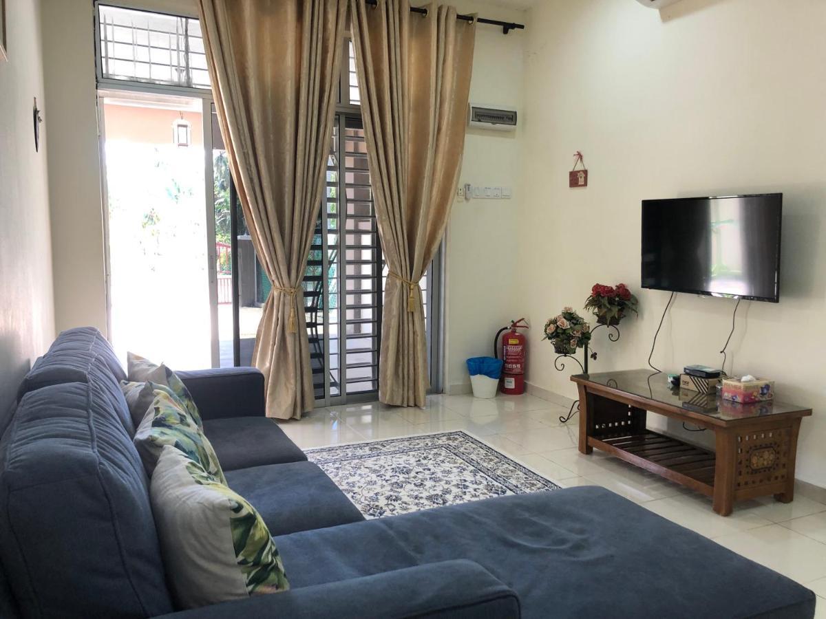 Magnolia 1 Homestay カンポン・クアラ・ベシュット エクステリア 写真
